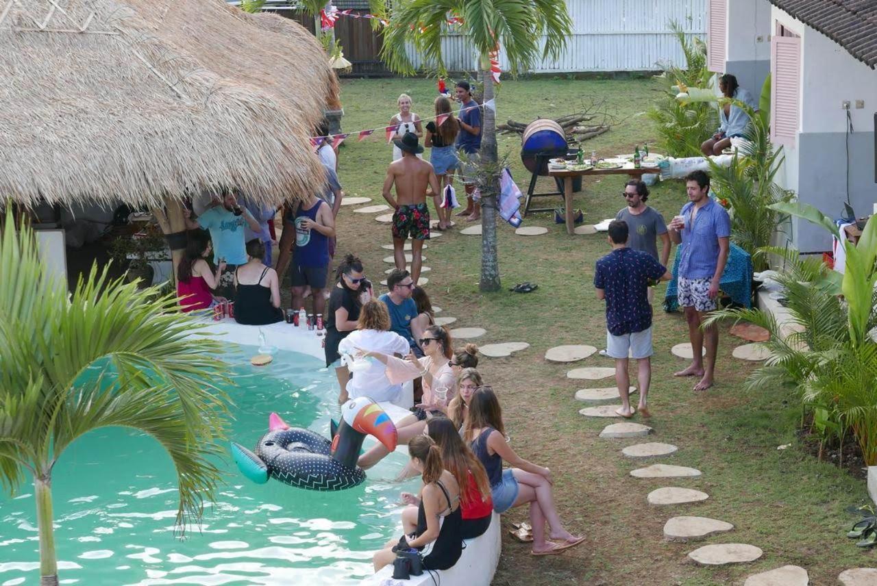 Clandestino Hostel Canggu Exterior photo